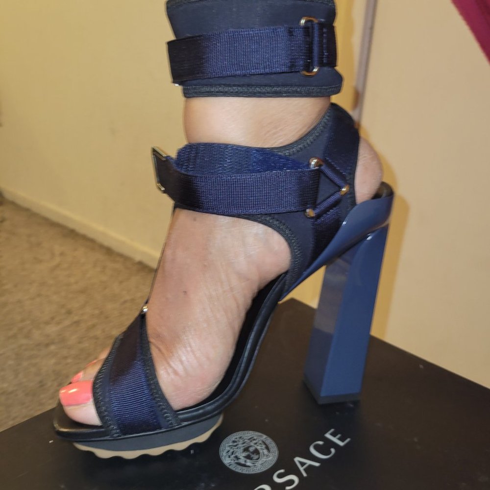 Sandals - Picture 4 of 9